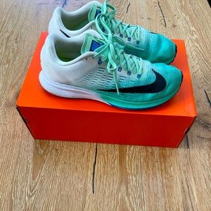 Women’s Nike Zoom Elite 9 - Size 9